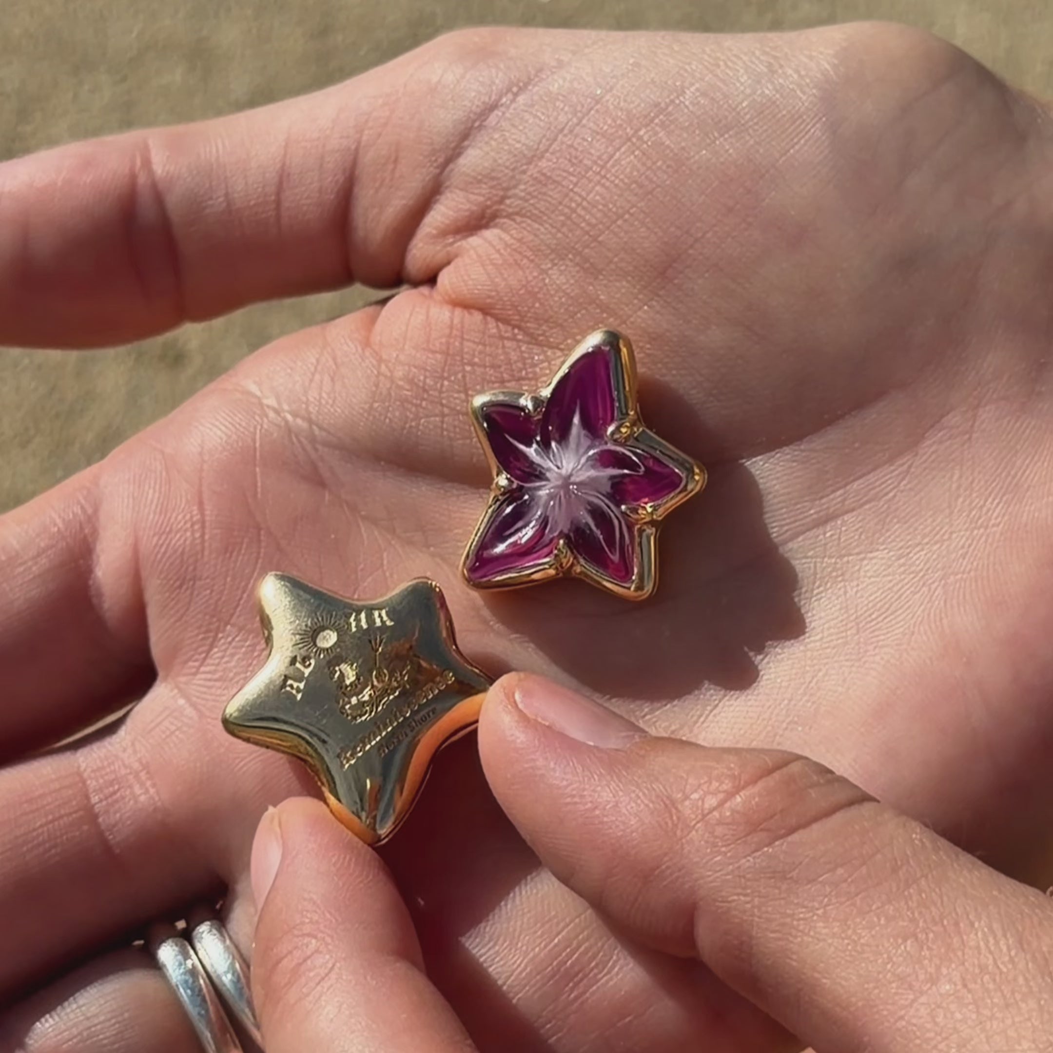 Tropical Flower Pendant [Sides / 18K Yellow Gold / Purple]