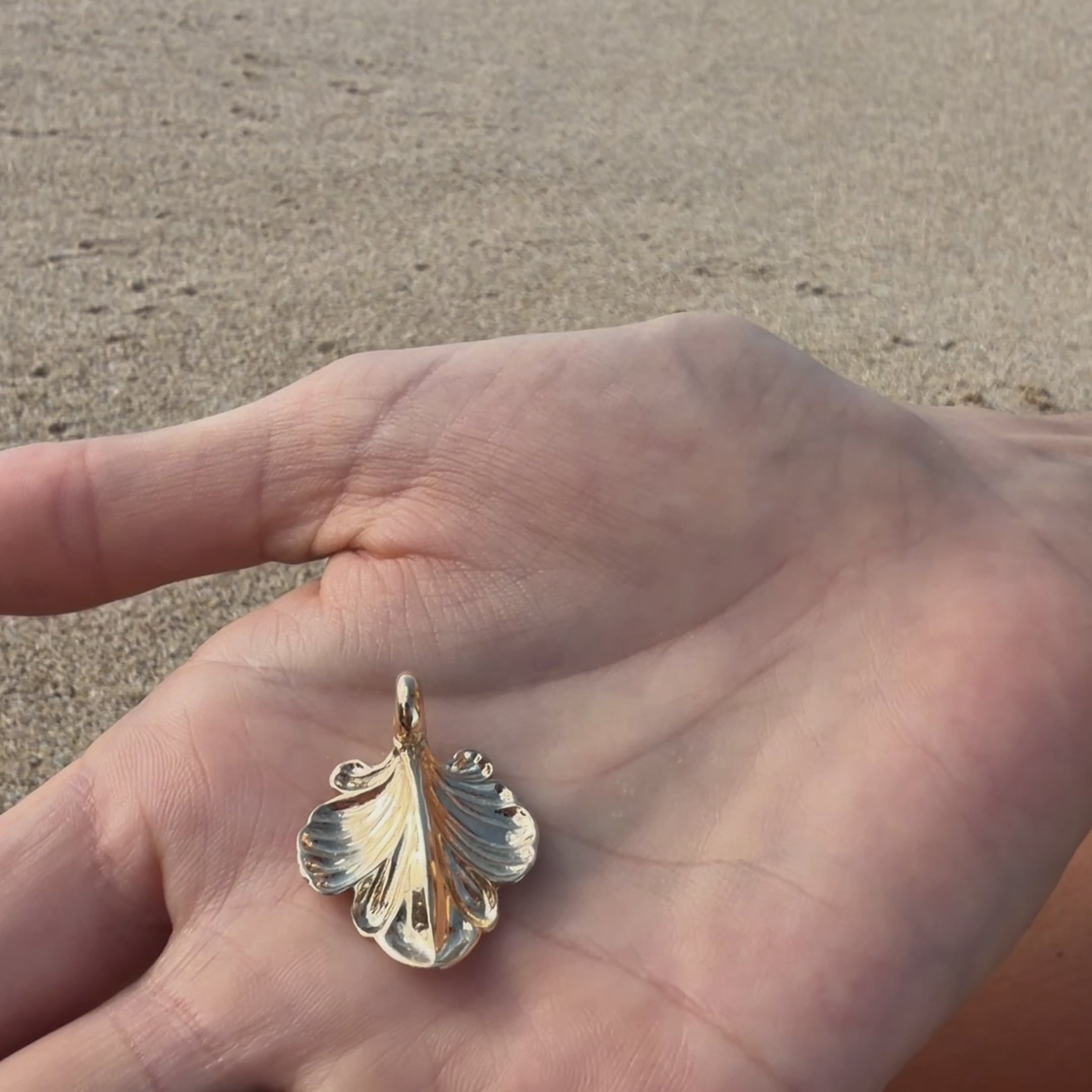 Island Leaf Charm [18K Yellow Gold /Small]